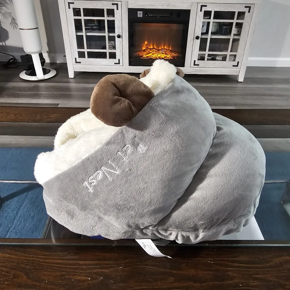 Dog Kennel Bed Breathable Dog House Cute Slippers Shaped Dog Bed Cat Washable